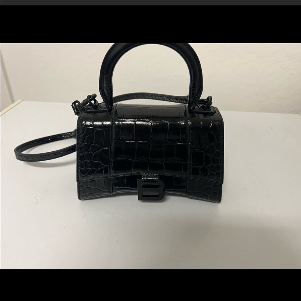 New Balenciaga bag lost strap worn once